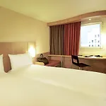 Ibis Lomme Centre מלון