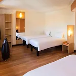 מלון Ibis Lomme Centre ליל