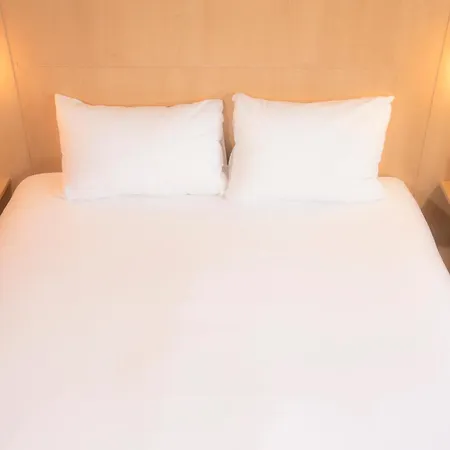 Ibis Lomme Centre ליל