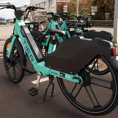 Ibis Lomme Centre מלון 3*