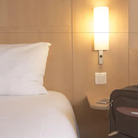 Ibis Lomme Centre 3*