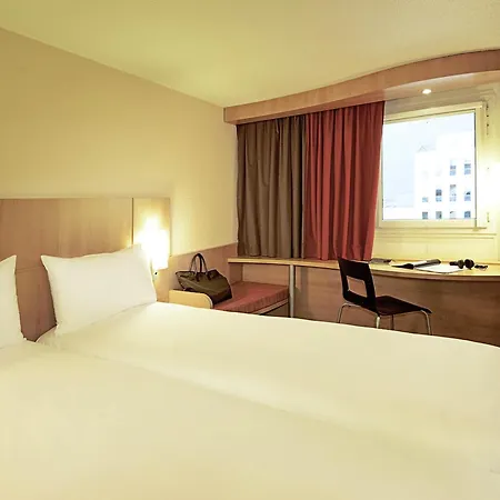 Ibis Lomme Centre 3*