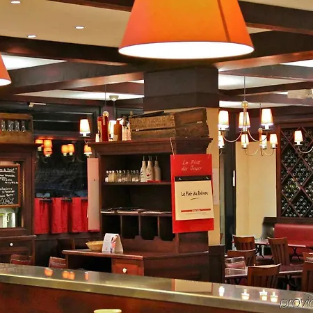 Ibis Lomme Centre מלון