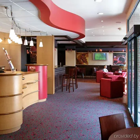 宜必思里尔洛姆中心酒店 酒店