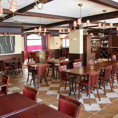 宜必思里尔洛姆中心酒店