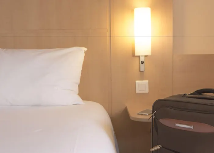 Ibis Lomme Centre 3*